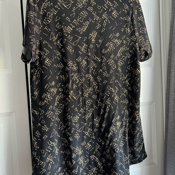 Black Patterned Lularoe Top - Picture 5 of 7